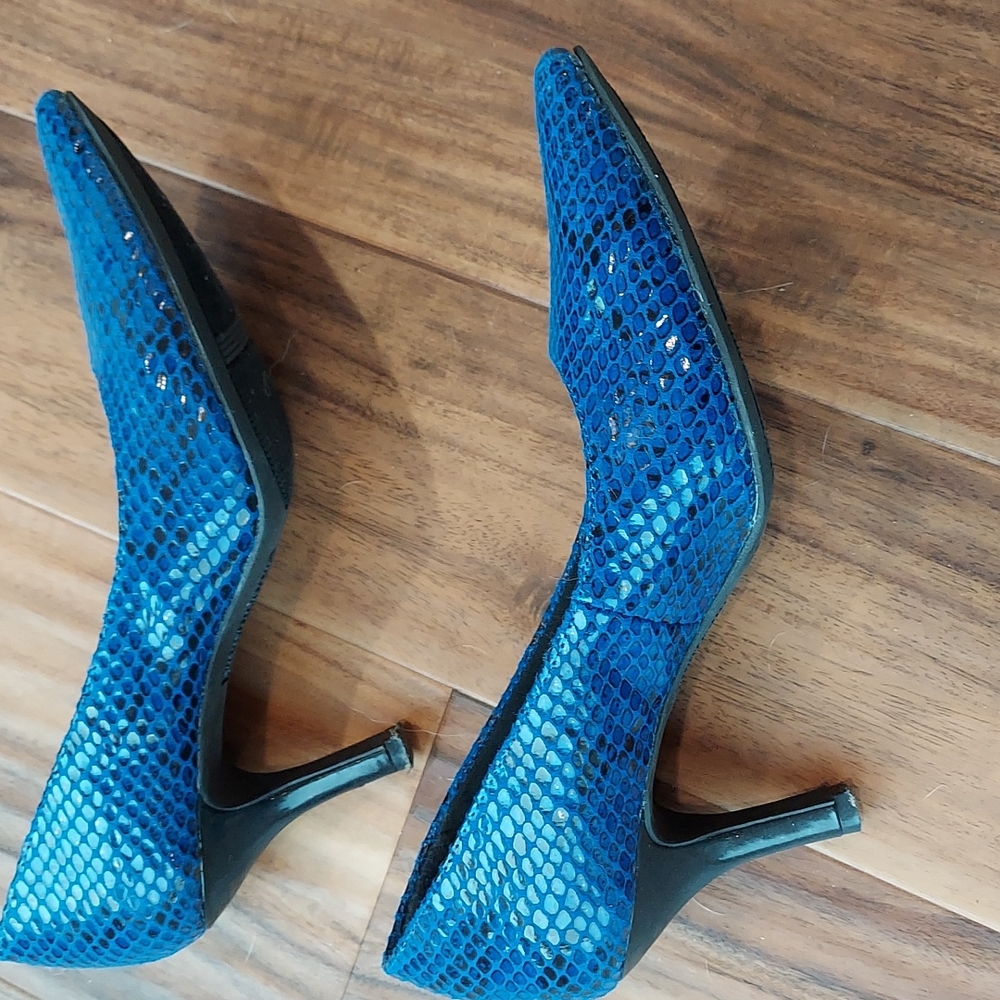 Pumps - Picture 3 of 5